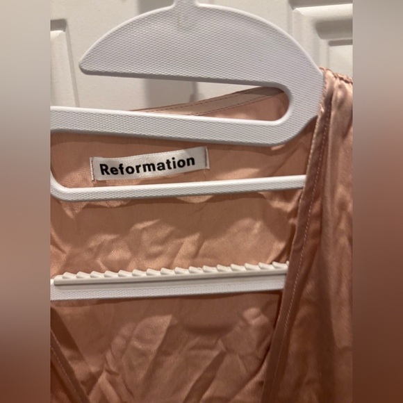 Reformation Nicola Dress in Praline 100% silk - Picture 5 of 9